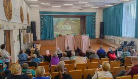 Сегодня в Видлицком доме-интернате происходит настоящая волшебная встреча, ведь к нам приехали новые друзья из Центра социального обслуживания "Приладожский" из п. Ряймяля