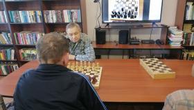 Сегодня благодаря интернету мы имели возможность встретиться с Семикаракорским домом инвалидов в Ростовской области и сыграли партию в шахматы с Николаем Васильевичем Рязанцевым