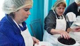 Что может быть лучше, чем холодным зимним вечером открыть баночку компота?