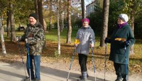 В День пожилого человека наши активисты вышли на осеннюю прогулку