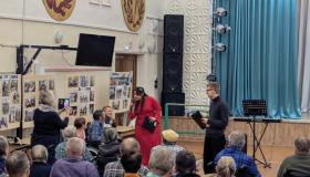 Как же это прекрасно!  И очень трогательно, когда молодёжь несёт в мир такое светлое и доброе творение!