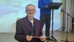 В Актовом зале дома-интерната прошёл уютный концерт, который начался со стихов собственного сочинения Пулкинен Н.Ф.