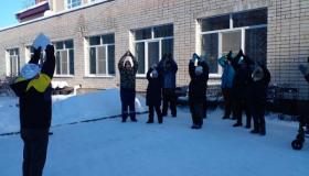 13 февраля во дворе "Видлицкого ДИ", не смотря на мороз , было весело и оживлённо