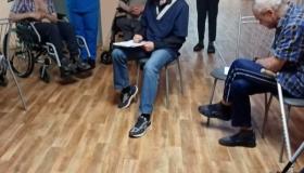Иногда важно просто поговорить с людьми с алкогольной зависимостью без осуждения, без насмешки и нотаций